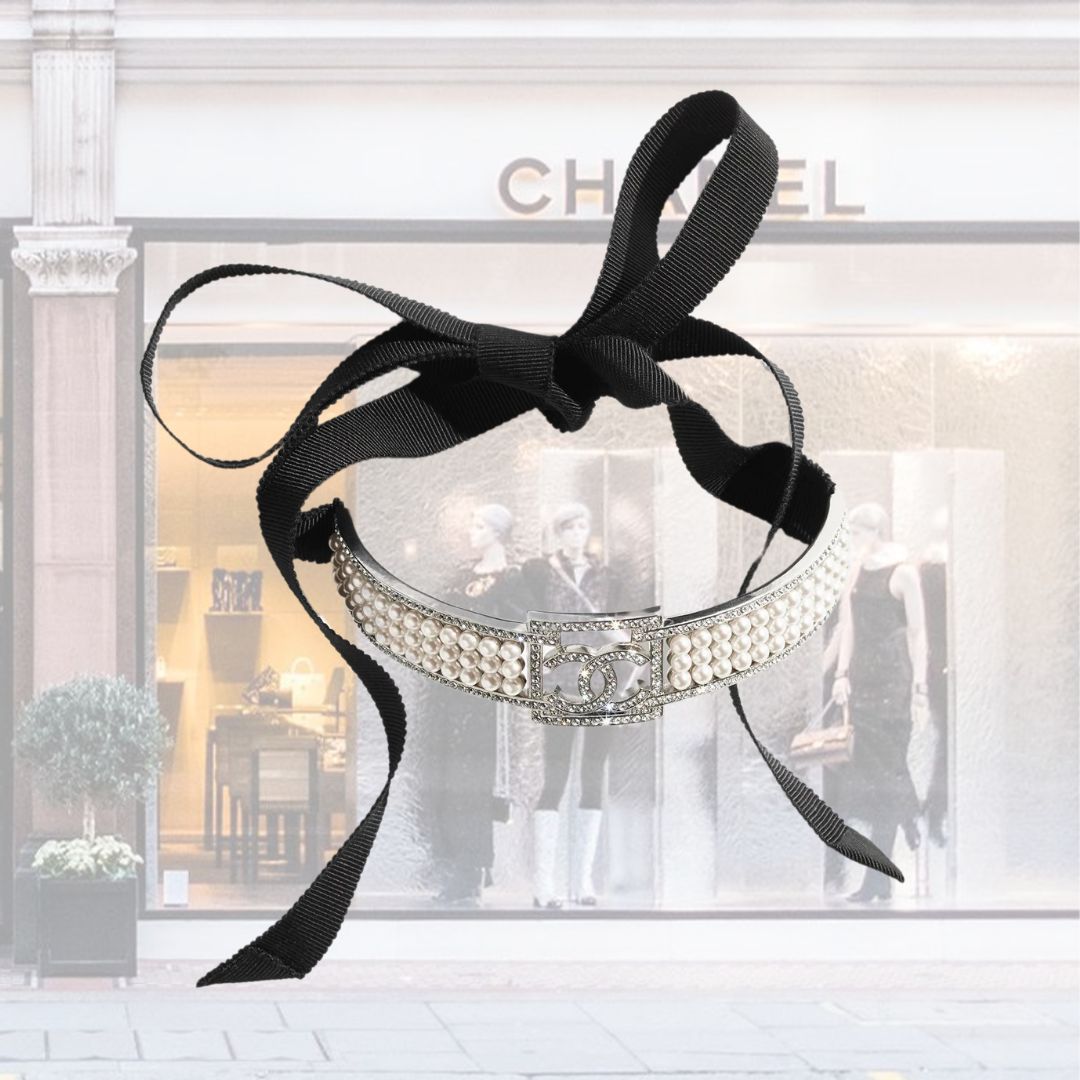 【CHANEL】チョーカー CCロゴ クリスタル ワンピースに合う