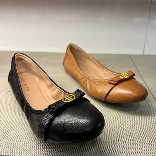 限定!!Cole Haan(コールハーン) ロゴ フラットシューズ