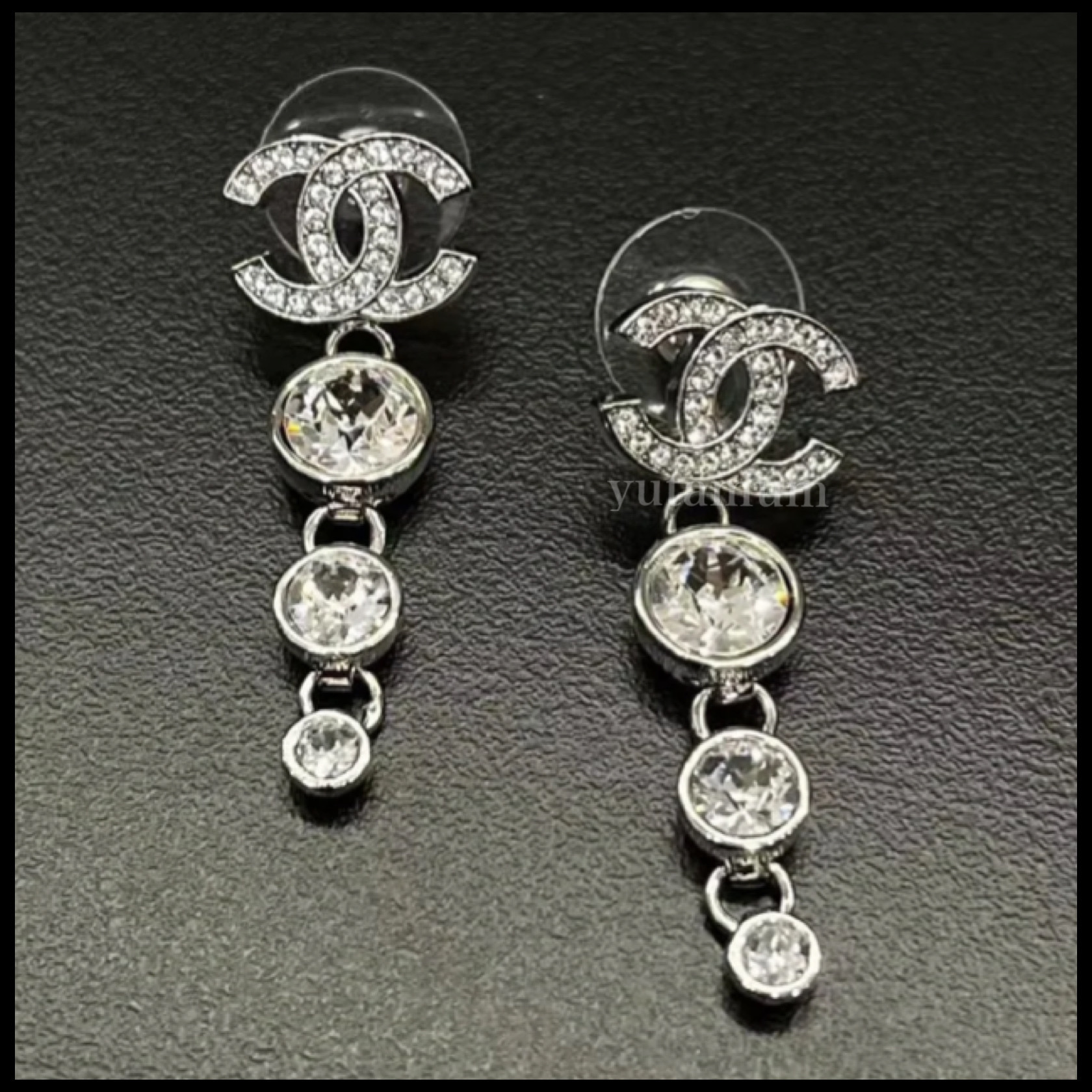 【揺れるCCロゴがおしゃれ】 CHANEL ピアス CHANEL ピアス 揺れるCCロゴが可愛い
