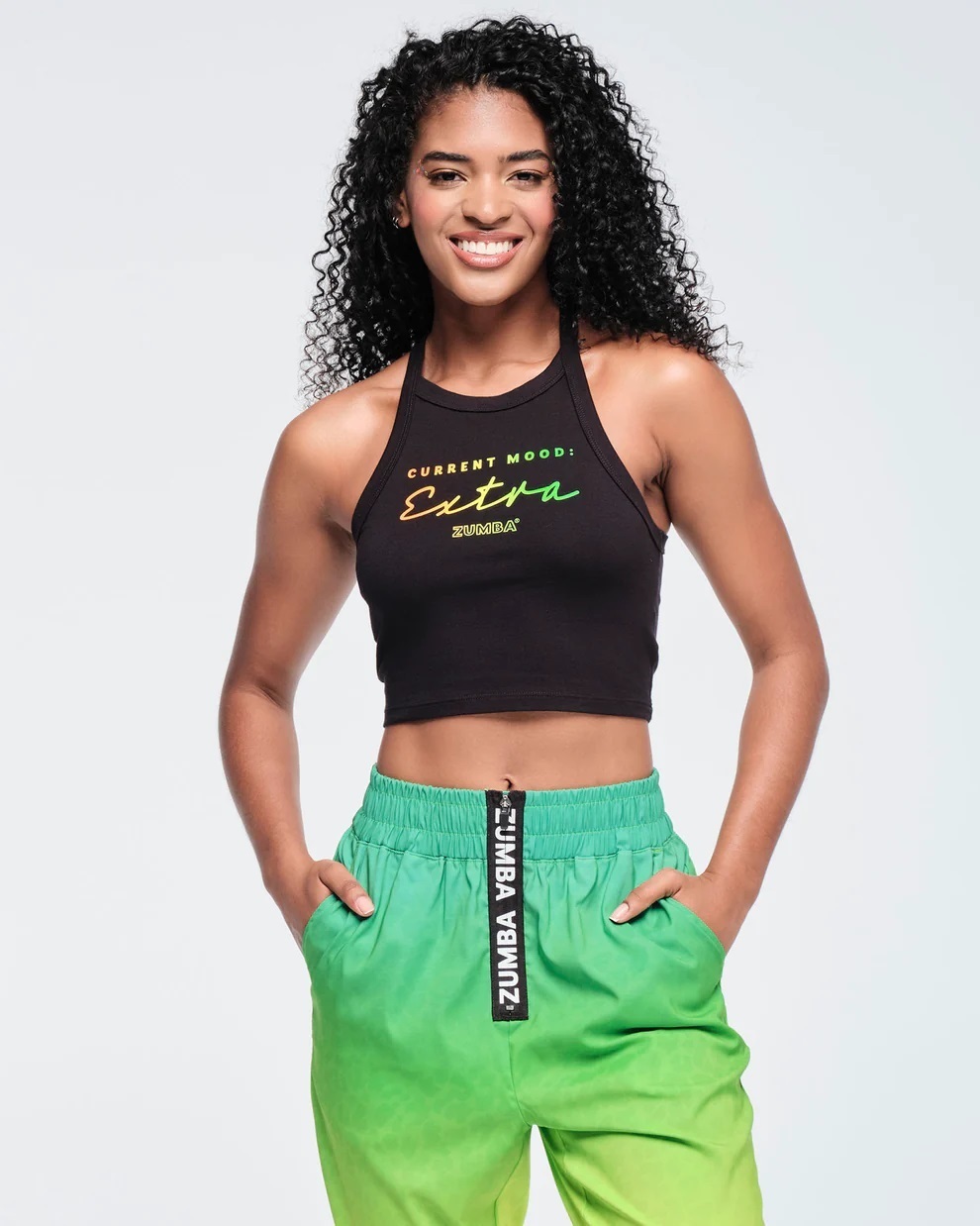 新作♪ズンバZumba Funscape High Neck Crop Cami Tank-Bold Blk