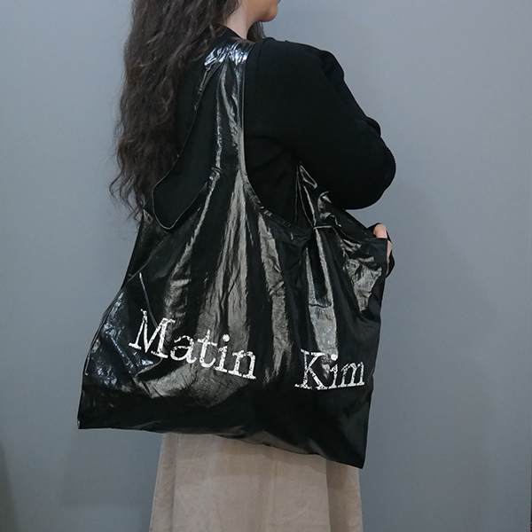 MATIN KIM】MATIN CRACKED LOGO GLOSSY ECOBAG☆送料・関税込