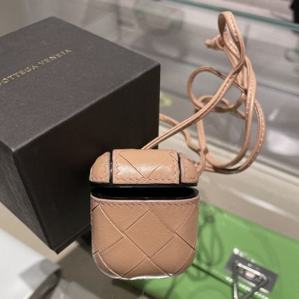 ベージュ系 BOTTEGA VENETA(ボッテガヴェネタ) スマホケース・テックアクセサリー(レディース) - 海外通販のBUYMA