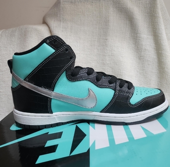 限定コラボ【Nike x Diamond Supply Co】SB ダンク ティファニー