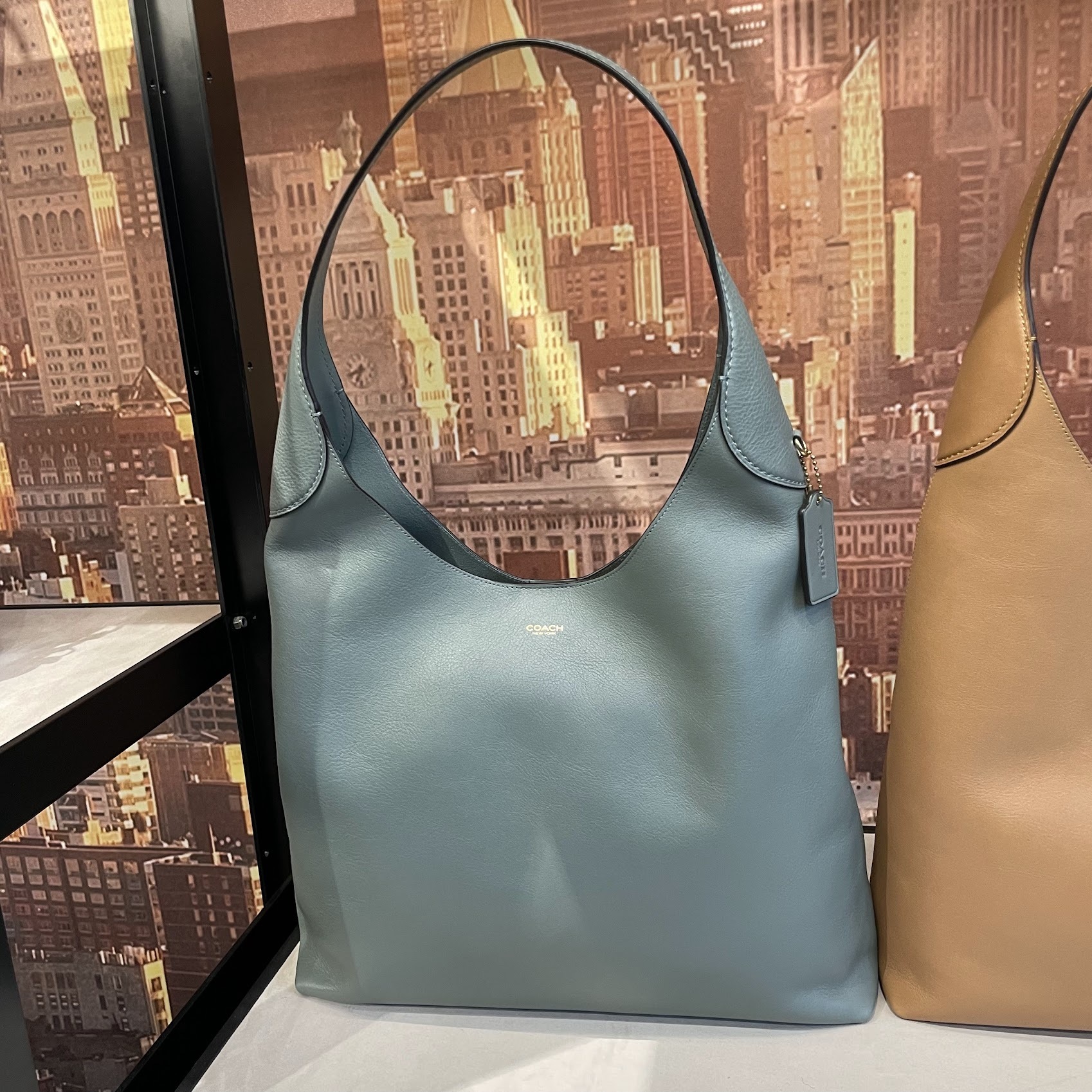 新作 上質レザー COACH★ブルックリン ショルダー バッグ 39 COACH（コーチ）の「ブルックリン ショルダー バッグ 39