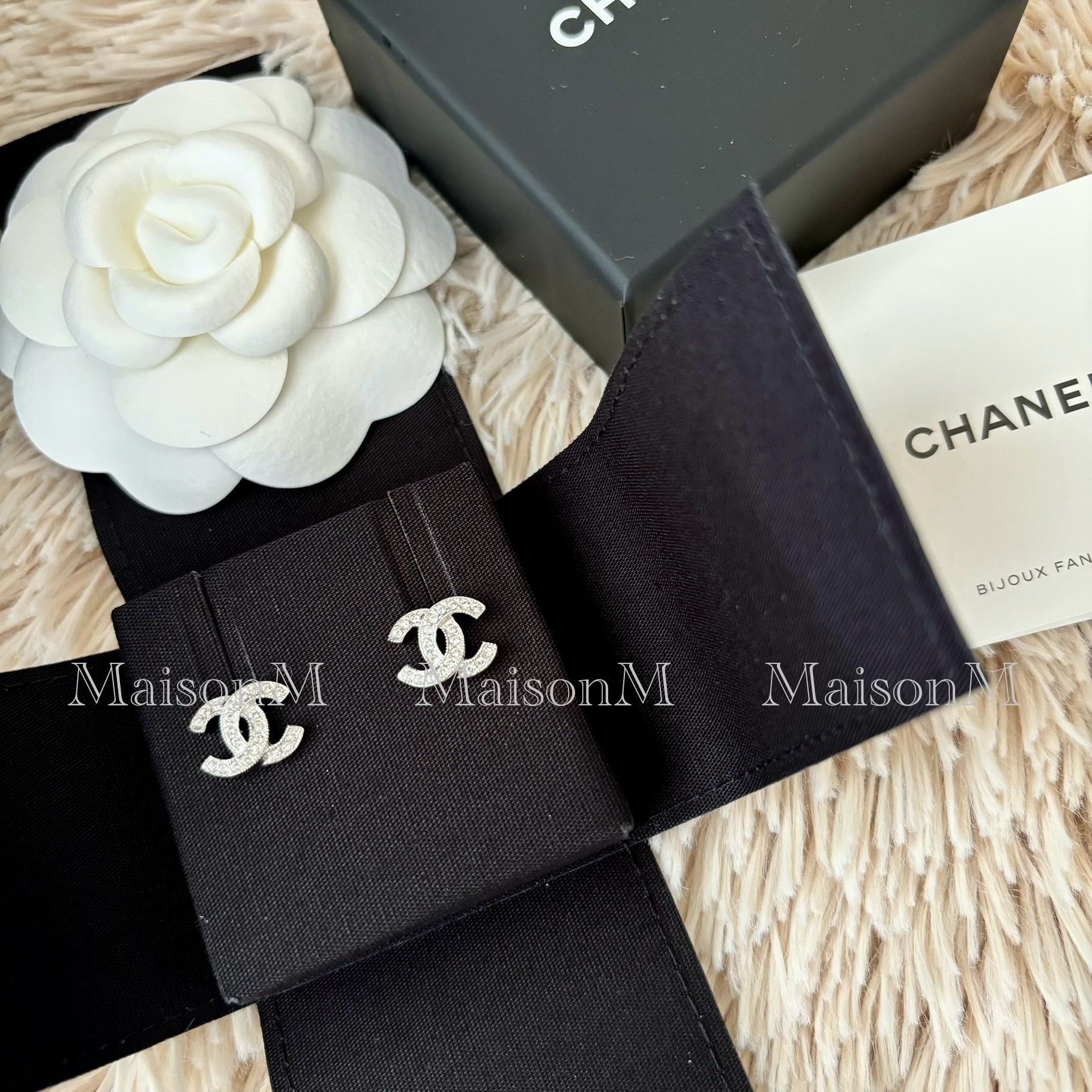 在庫有【CHANEL】ストラス CCマーク ピアス