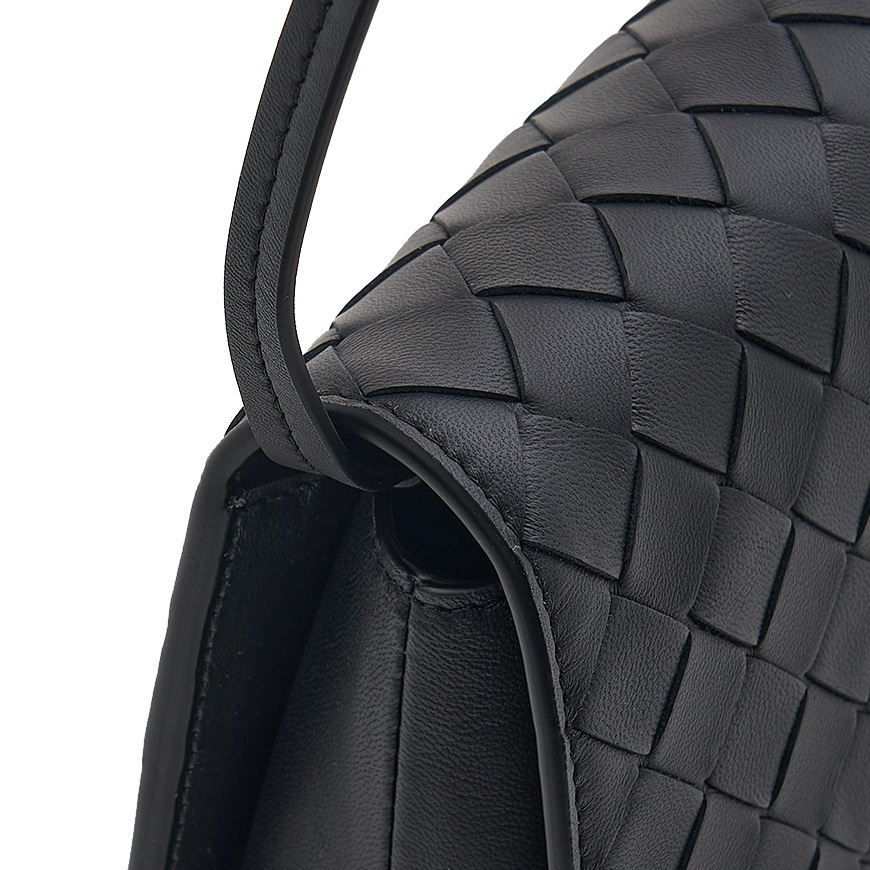 《BOTTEGA VENETA》 INTRECCIATO クロスバッグ