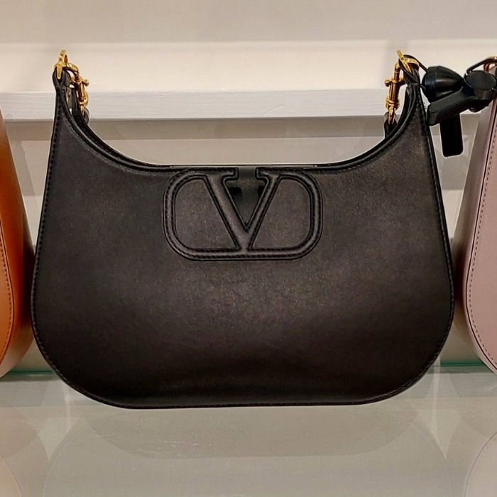 《上品な逸品》【VALENTINO】フィルミー ホーボーバッグ