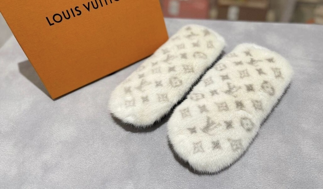 ギフトにも◎ふわふわで暖か Louis Vuitton Monogramink ミトン