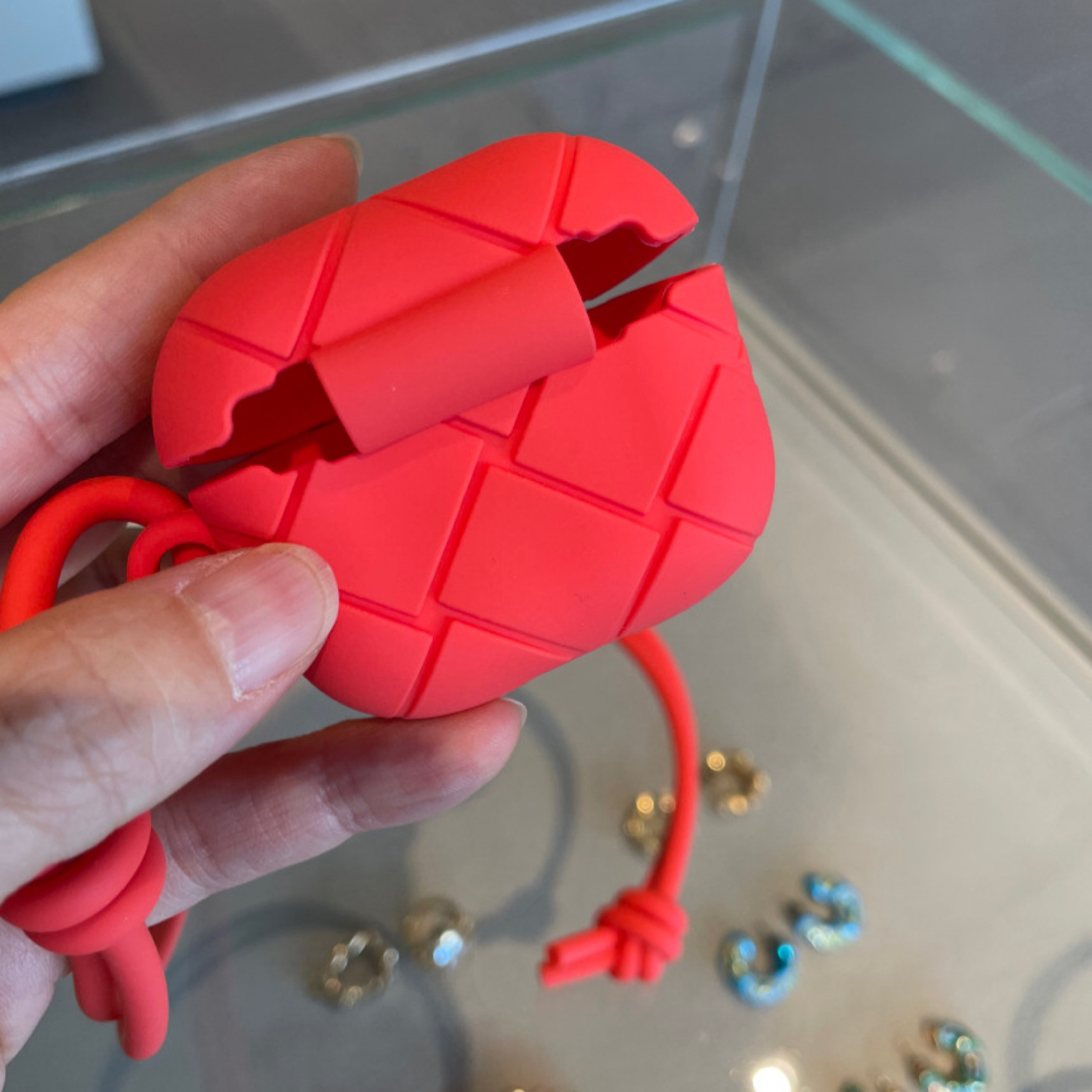 BOTTEGA VENETA◆イントレチャート柄 AirPods ケース 第3世代 BOTTEGA VENETA◇イントレチャート柄 AirPods ケース 第3世代