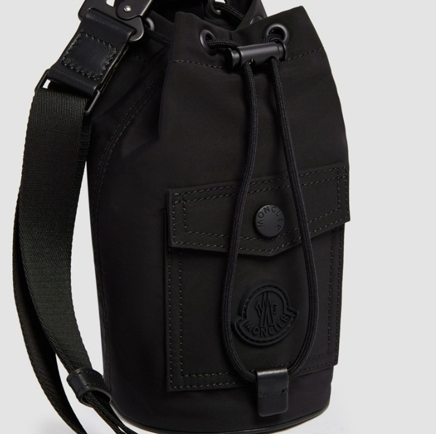関税送料込*MONCLER* モンクレール Makaio ショルダーバッグ 関税送料込*MONCLER* モンクレール Makaio ショルダーバッグ