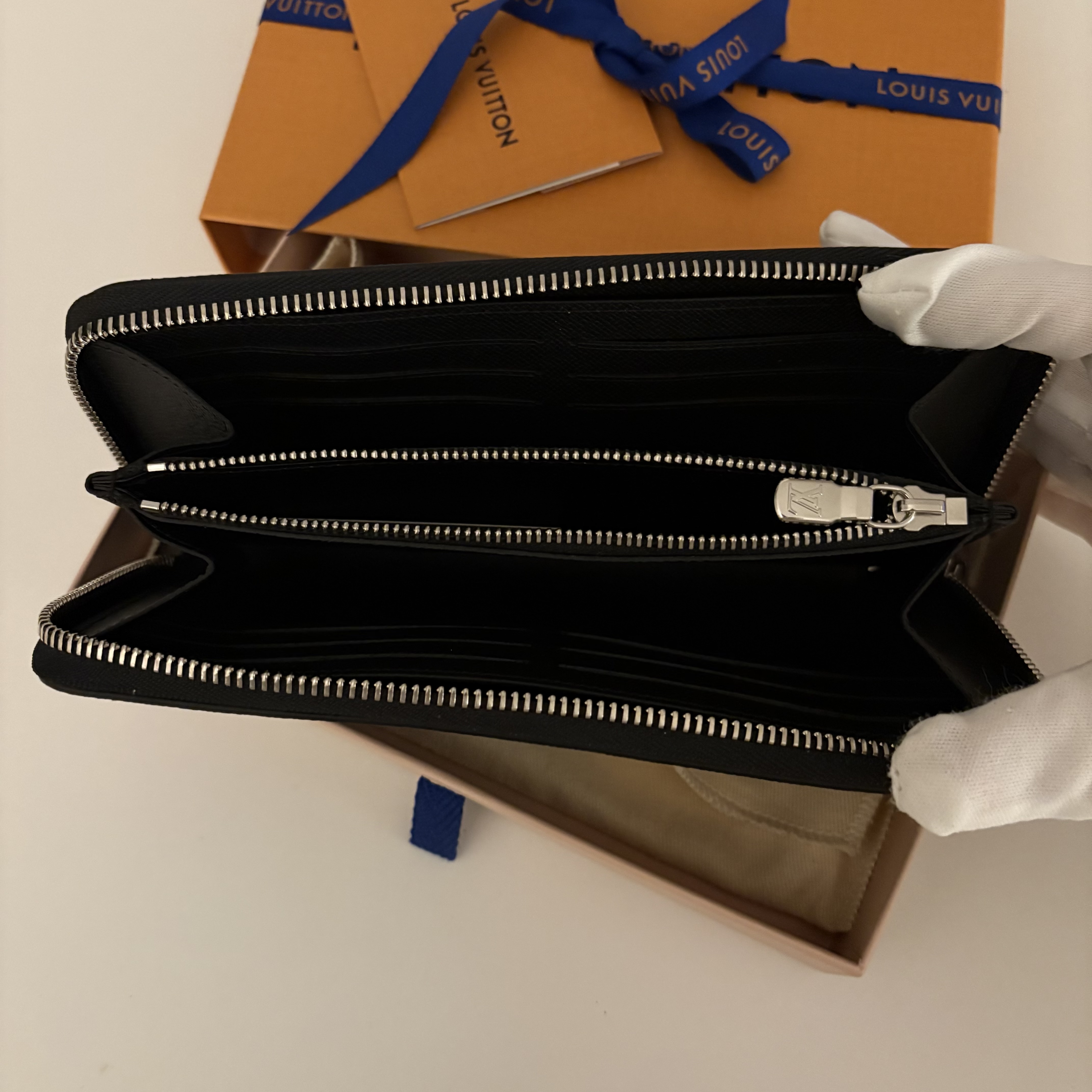 Louis Vuitton 長財布 ジッピー ホリゾンタル タイガ (Louis