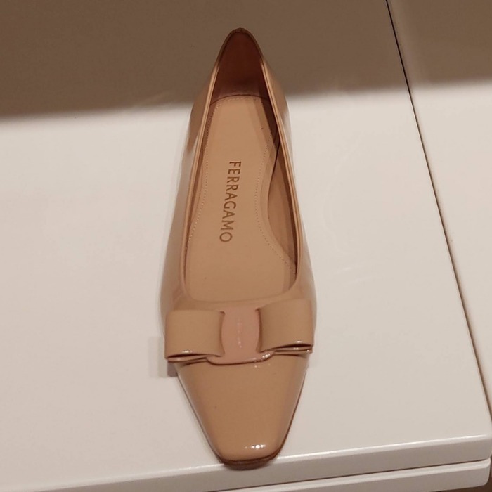 《上品なデザイン》【FERRAGAMO】バレリーナシューズ