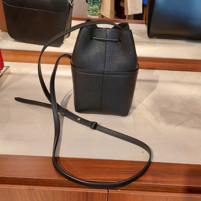 《洗練された逸品》【FERRAGAMO】ガンチーノソフト ミニバッグ