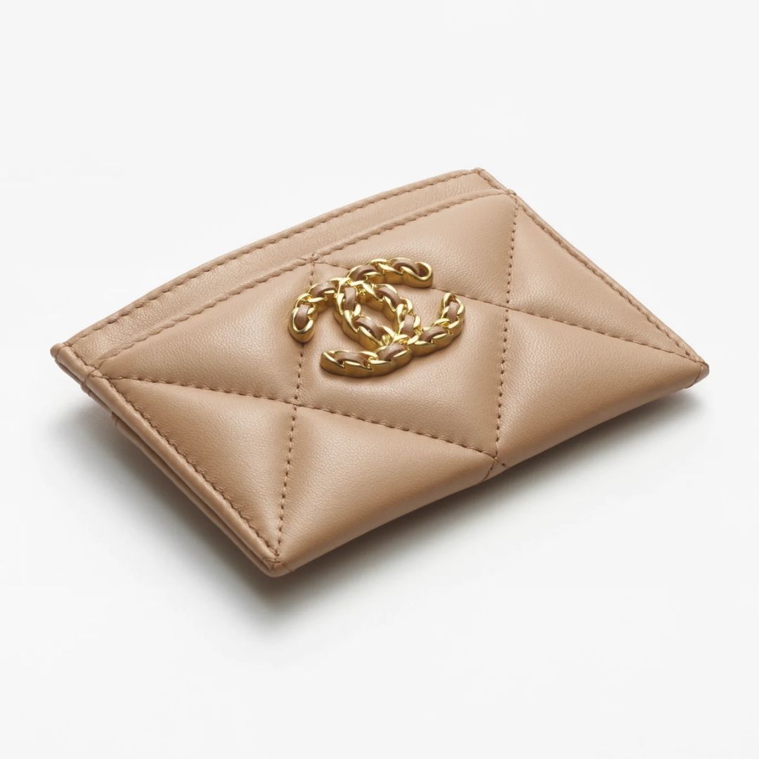 《24B》CHANEL 19 カードケース ラムスキン ベージュ