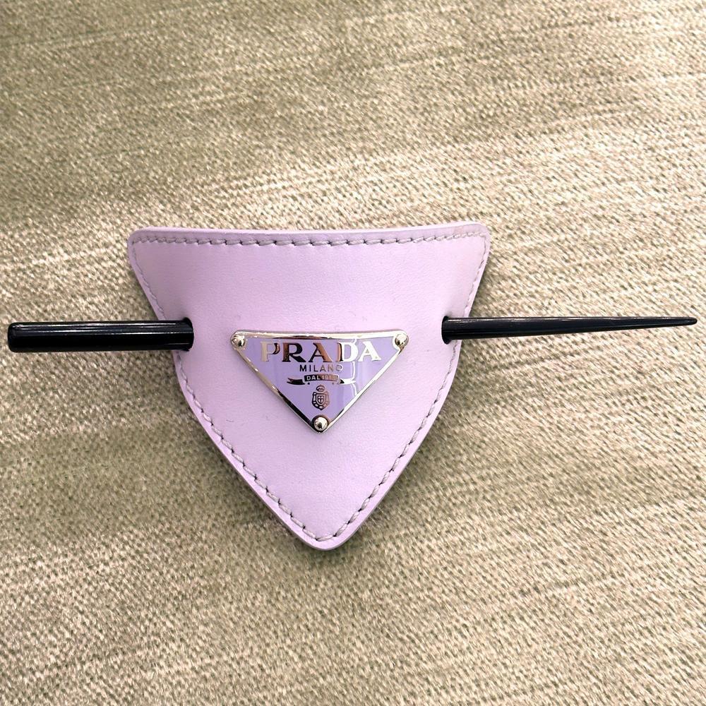 PRADA プラダ レザー ヘアクリップ 1IF004