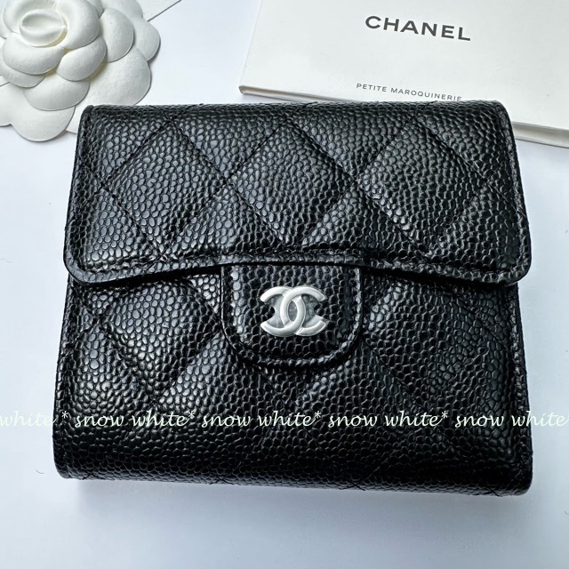 明日着 入手困難 クラシックスモールウォレット 折財布 CHANEL