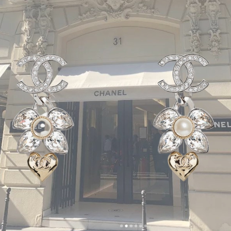 ★美ラインストーン★【CHANEL】ミニハートアクセントピアス