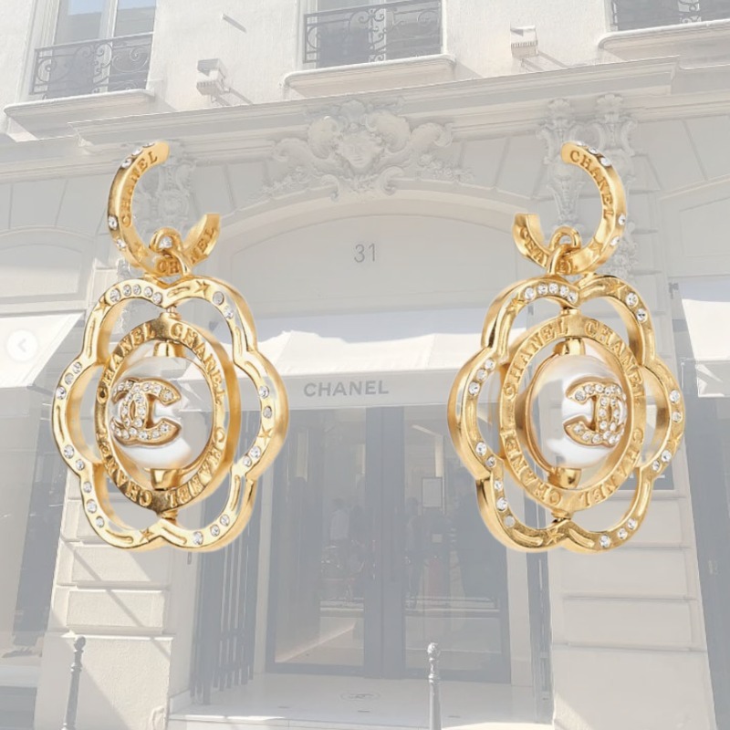 ★揺れるカメリア★【CHANEL】キュートエレガントピアス