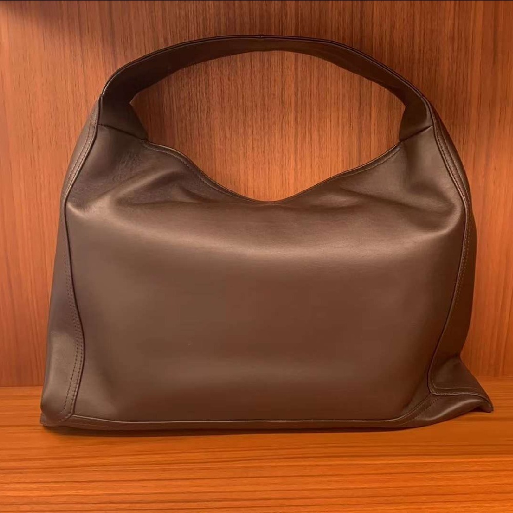 【BOTTEGA VENETA】スモール ホップ カーフレザー ショルダー