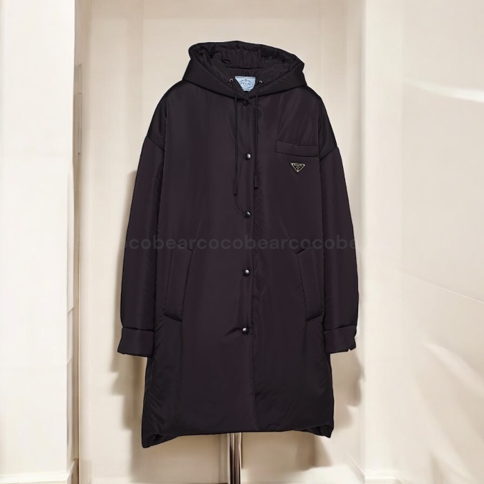 ☆PRADA☆プラダ オーバーサイズの軽量Re-Nylonレインコート