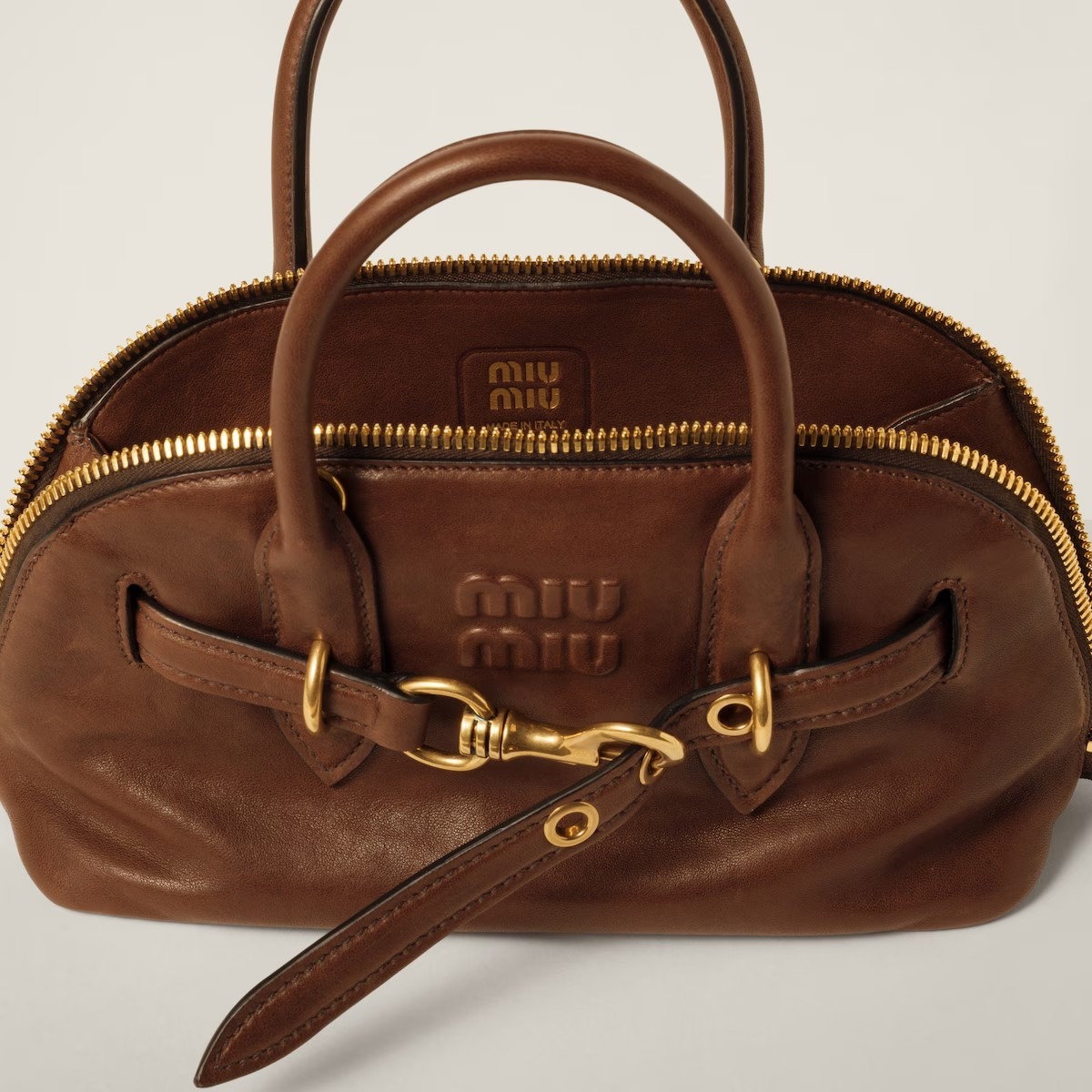 《送料無料》 MIU MIU Nappa leather satchel bag