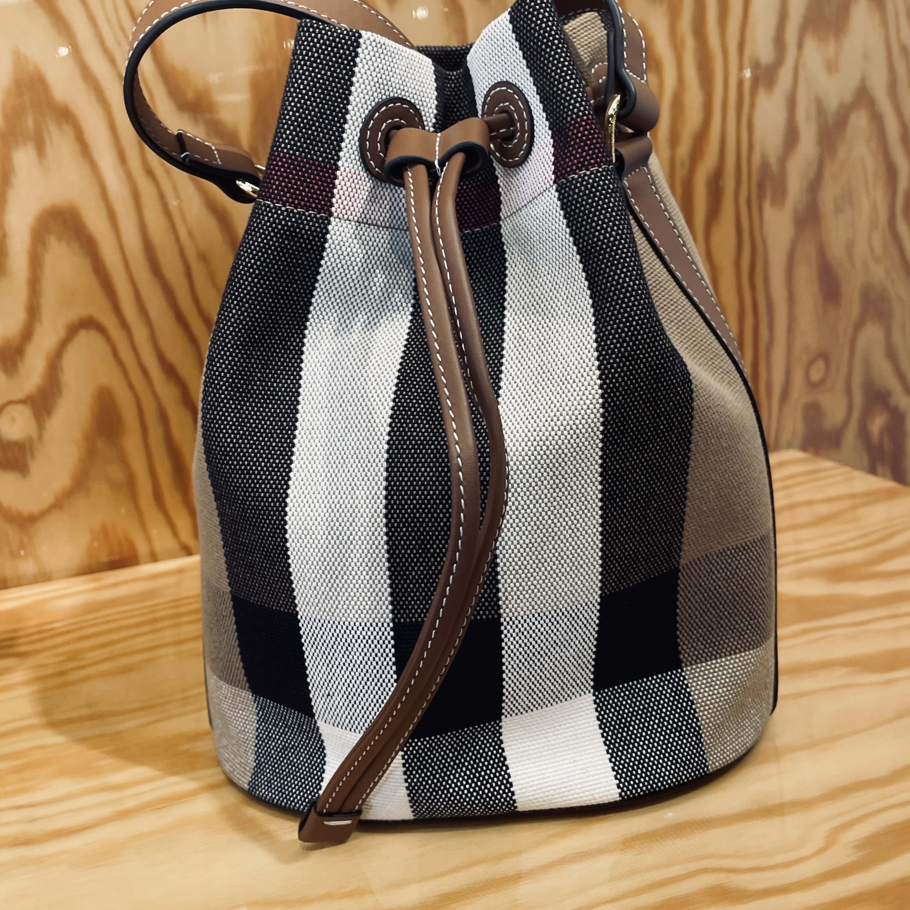 Burberry スモール チェック バケット ショルダーバッグ