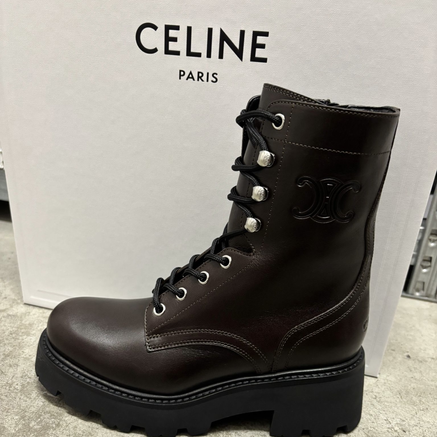 CELINE ハーフブーツ37.5 人気のセリーヌロゴ！