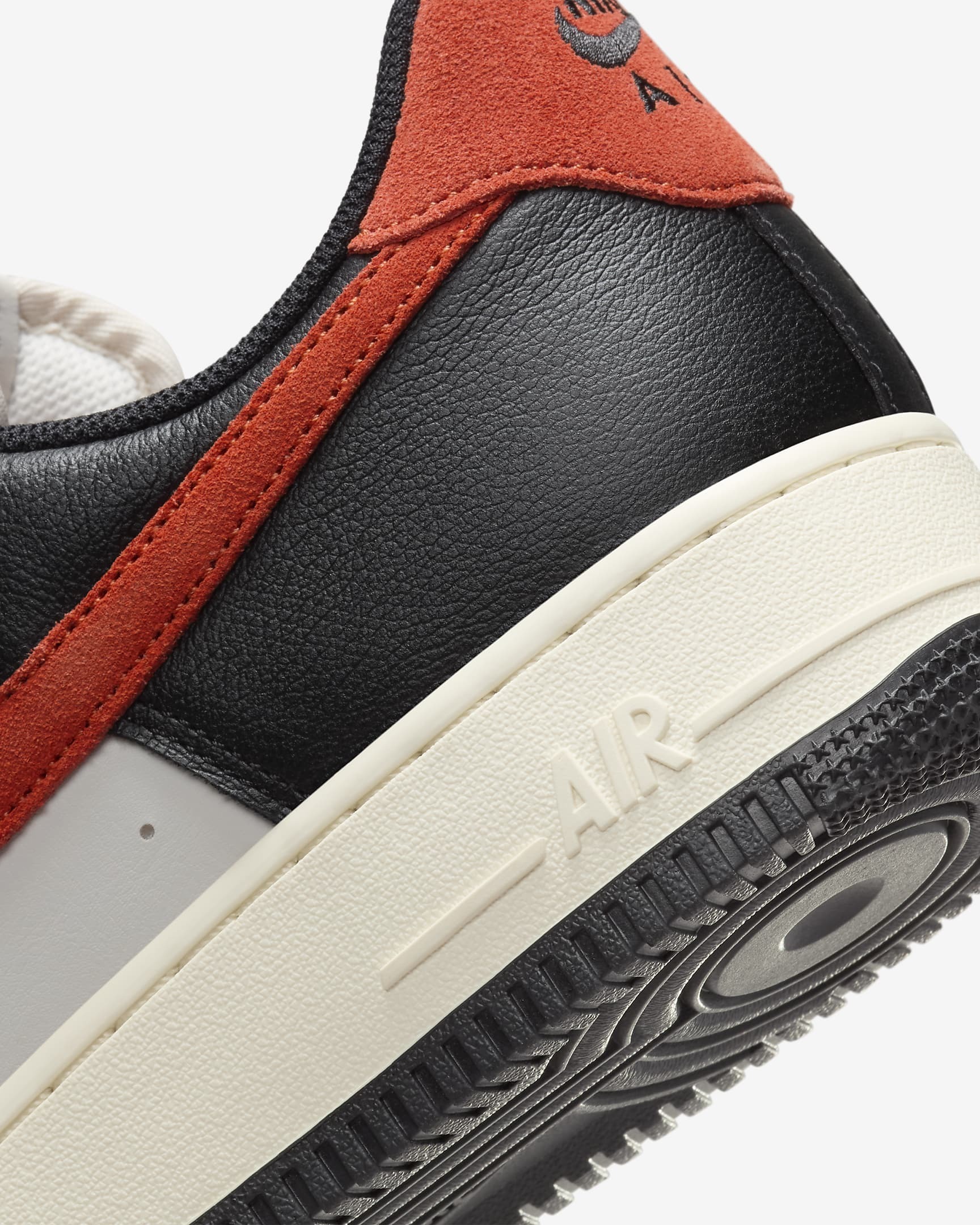 【超レア】★ナイキ★AIR FORCE 1 ‘07 LV8 BLACK&RED★追跡可 超レア】☆ナイキ☆AIR FORCE 1 '07 LV8 BLACK&RED☆追跡可