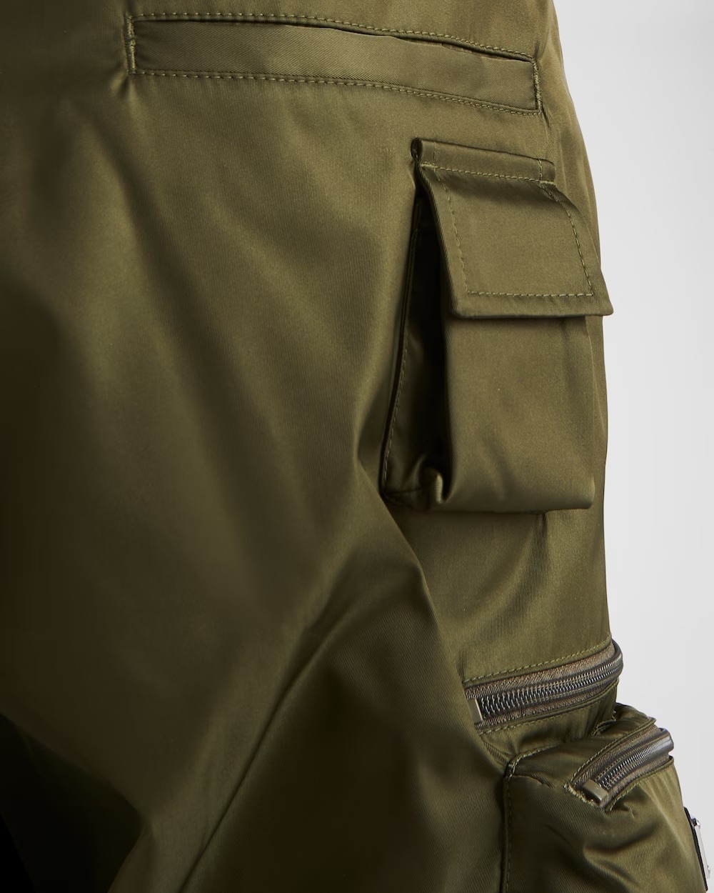 《送料無料》 PRADA Re-Nylon pants
