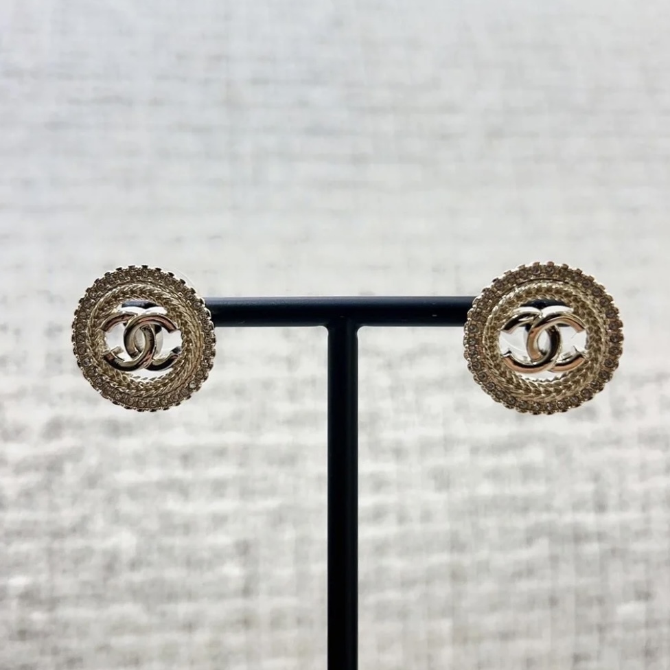 【キラキラのラインストーンが可愛い♪】CHANEL ピアス CCマーク