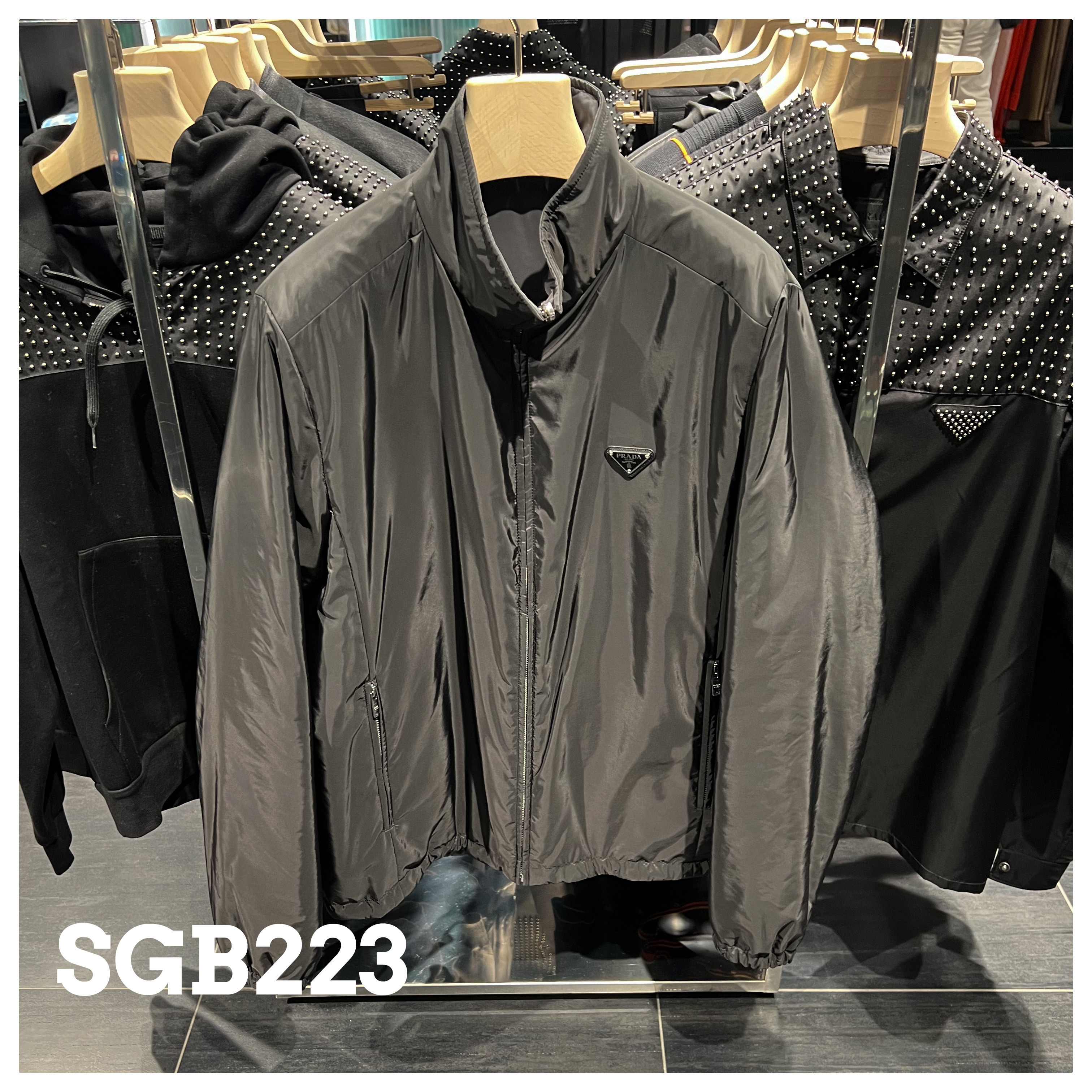 PRADA((SGB223))((選べるお色))三角ロゴナイロンブルゾン