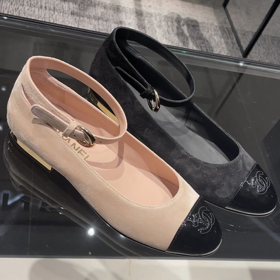 【足元を華奢にキレイに見せてくれる♪】CHANEL メリージェーン