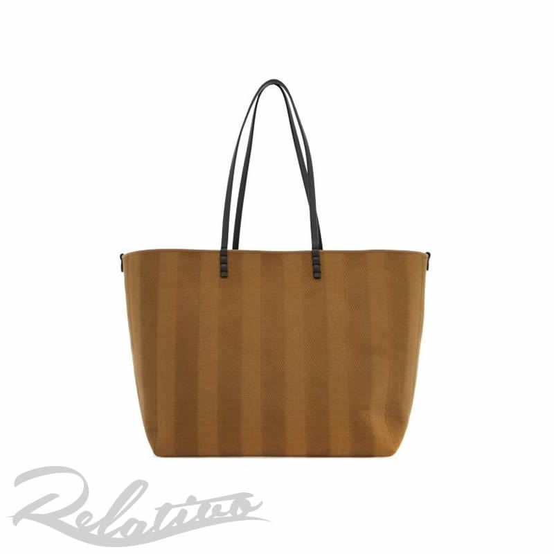 ☆関税込☆【FENDI】ロール ラージ リバーシブル トートバッグ