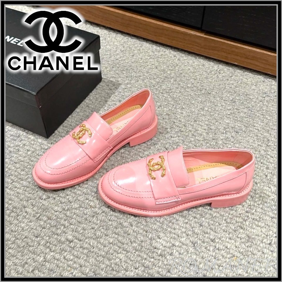 足元に可愛さを♪【CHANEL】ローファー