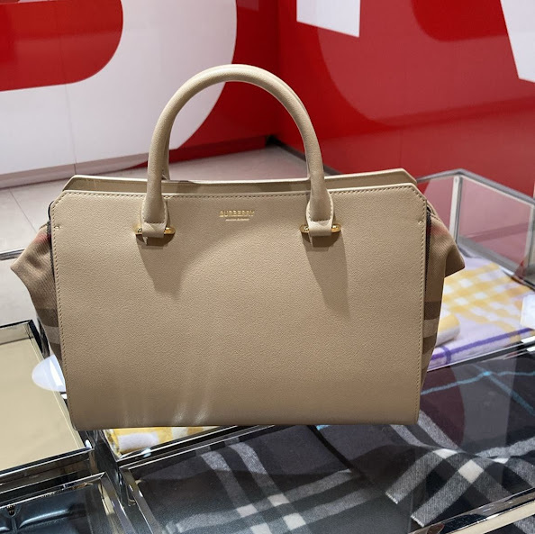 Burberry BANWELL スモール ショルダーバッグ