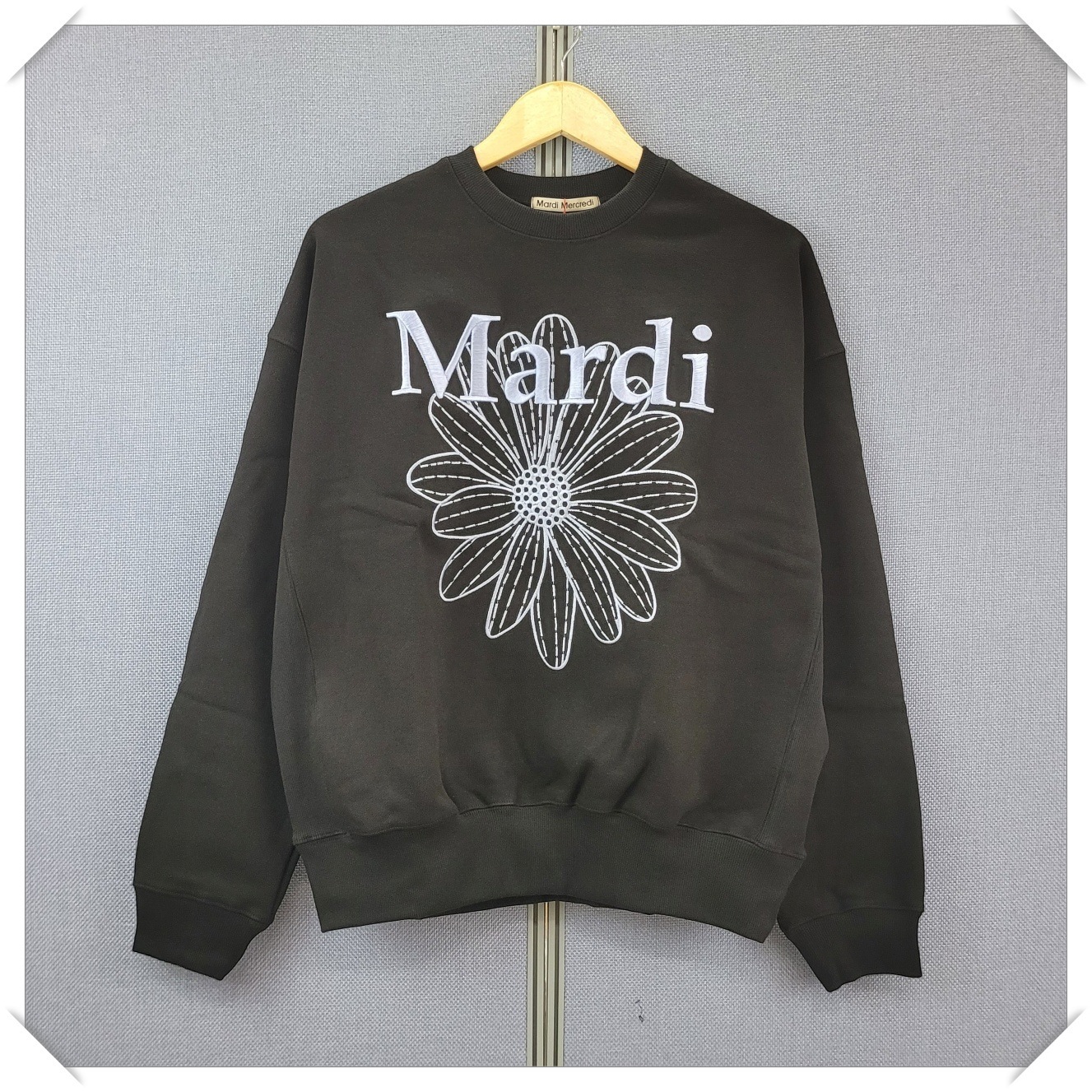 ●Mardi Mercredi●UNISEX SWEATSHIRT NEEDLEWORK_BLACK SKY