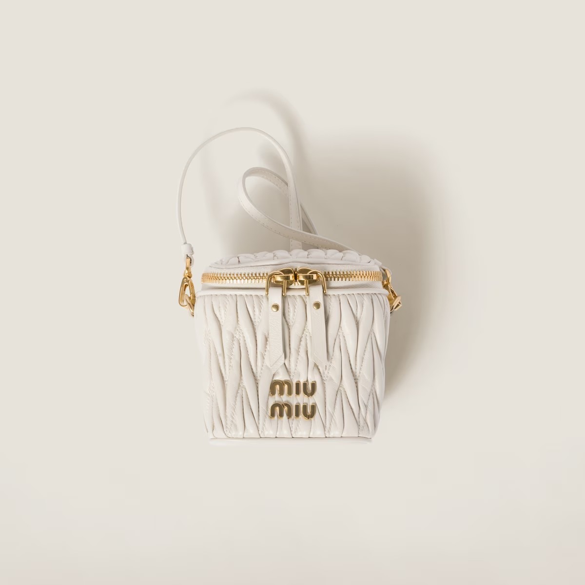 《送料無料》 MIU MIU Micro bag in quilted nappa leather