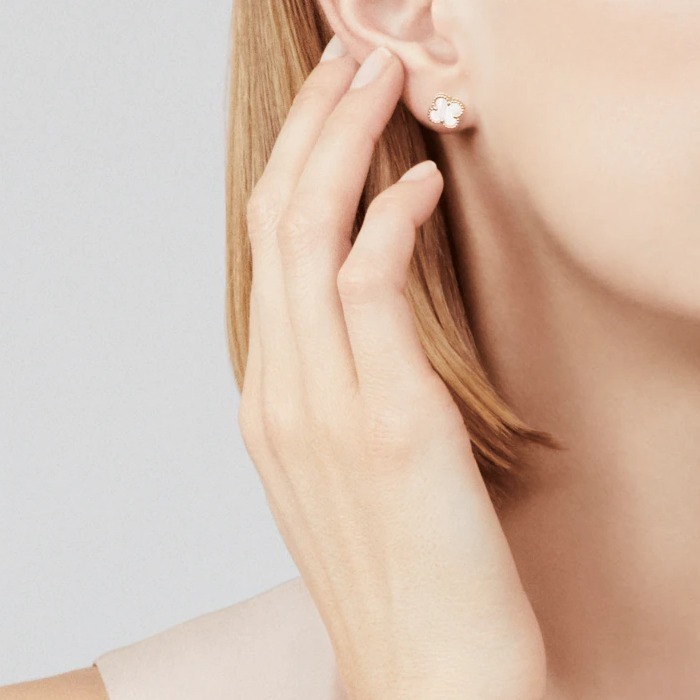Van Cleef & Arpels スウィート アルハンブラ ピアス VCARG12000