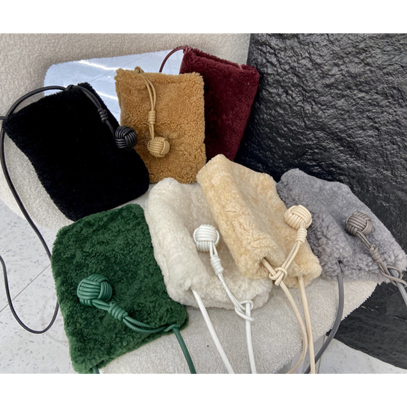 韓国仕入れ 羊毛 ボアショルダーバッグ スマホケース iphone BAG