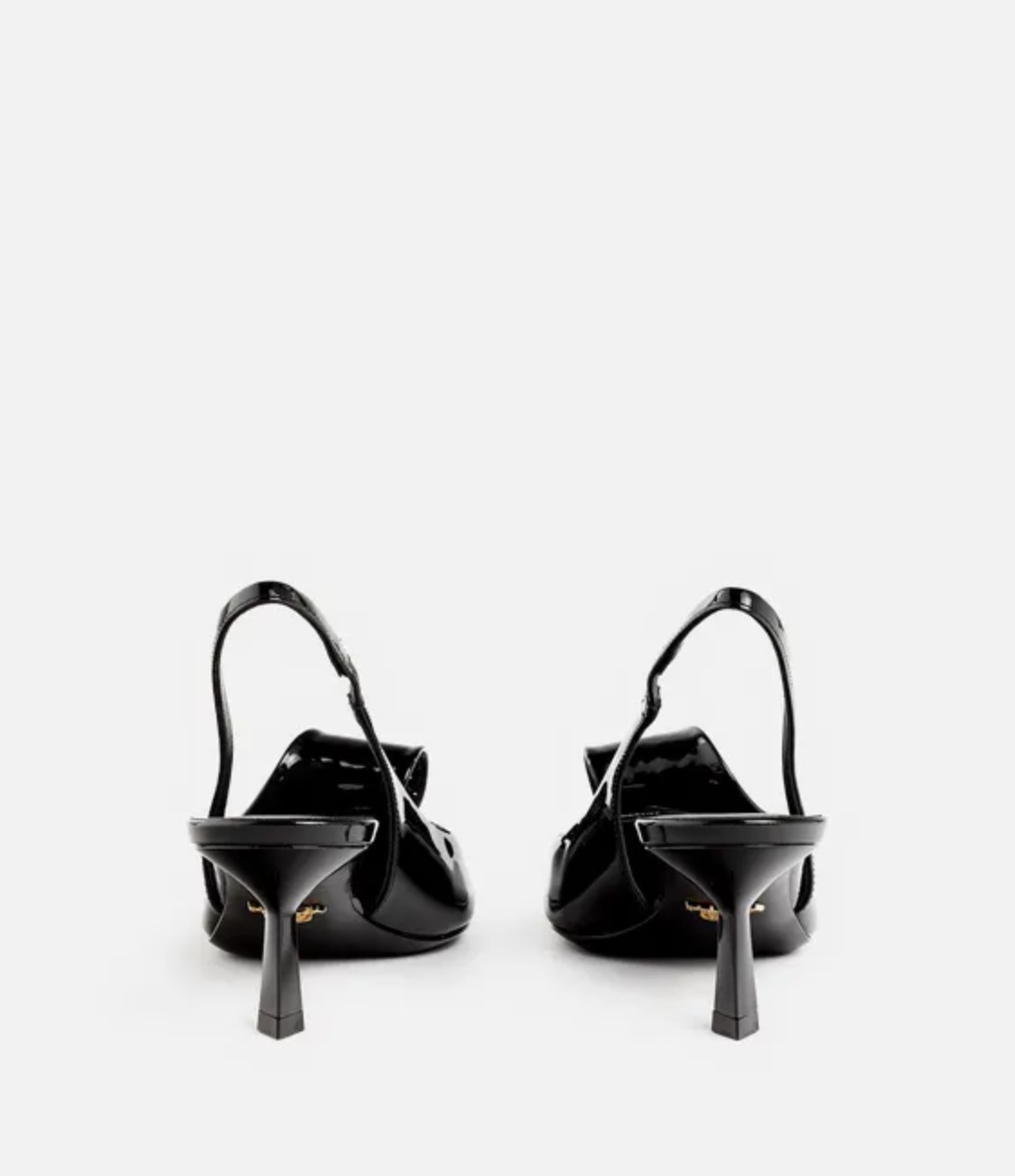 【希少】PRADA ロゴ パテントレザー パンプス ブラック 5.5cm