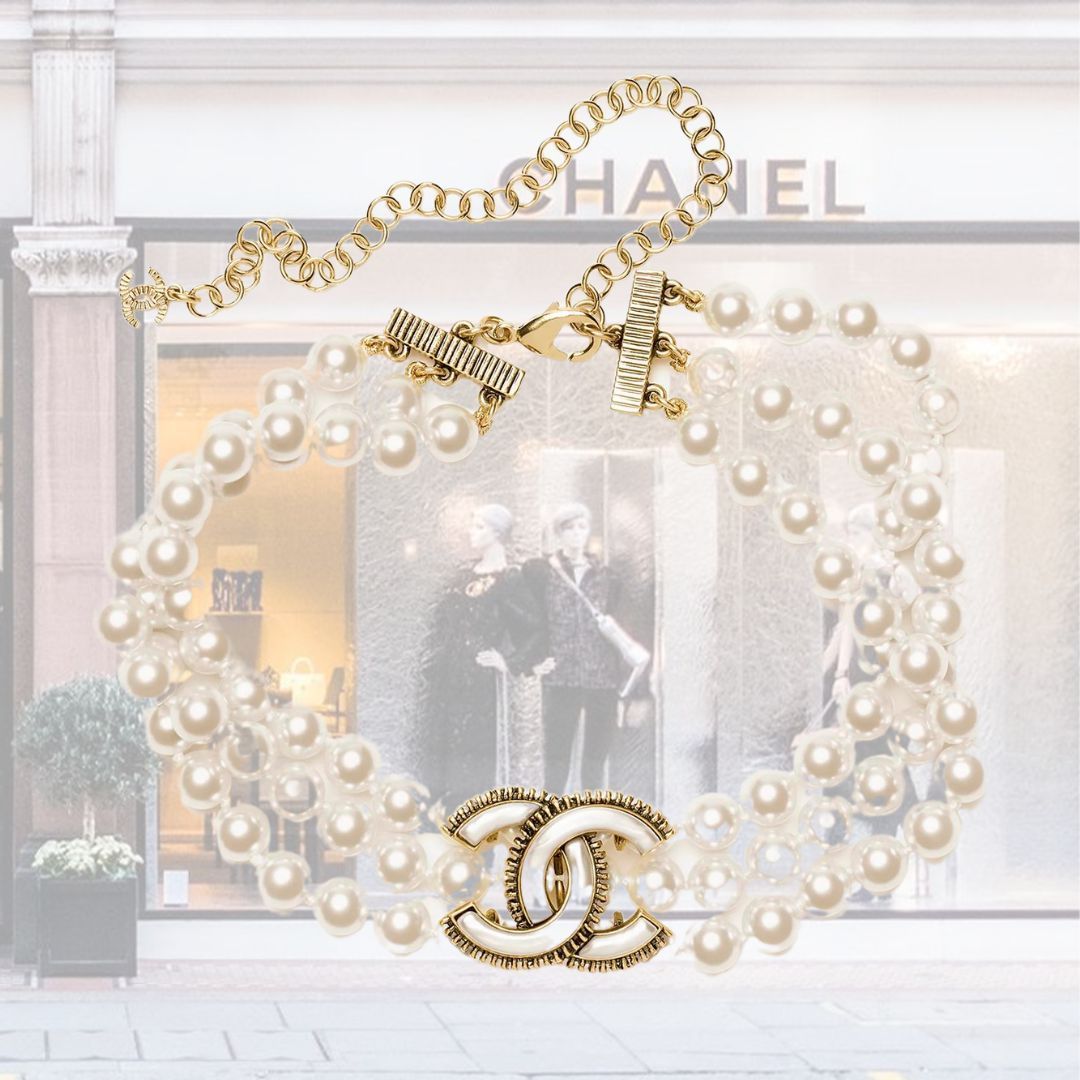【CHANEL】チョーカー 三連パール CCロゴ カーディガンに合う