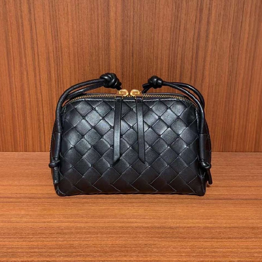 【BOTTEGA VENETA】イントレチャート コンサートポーチ レザー