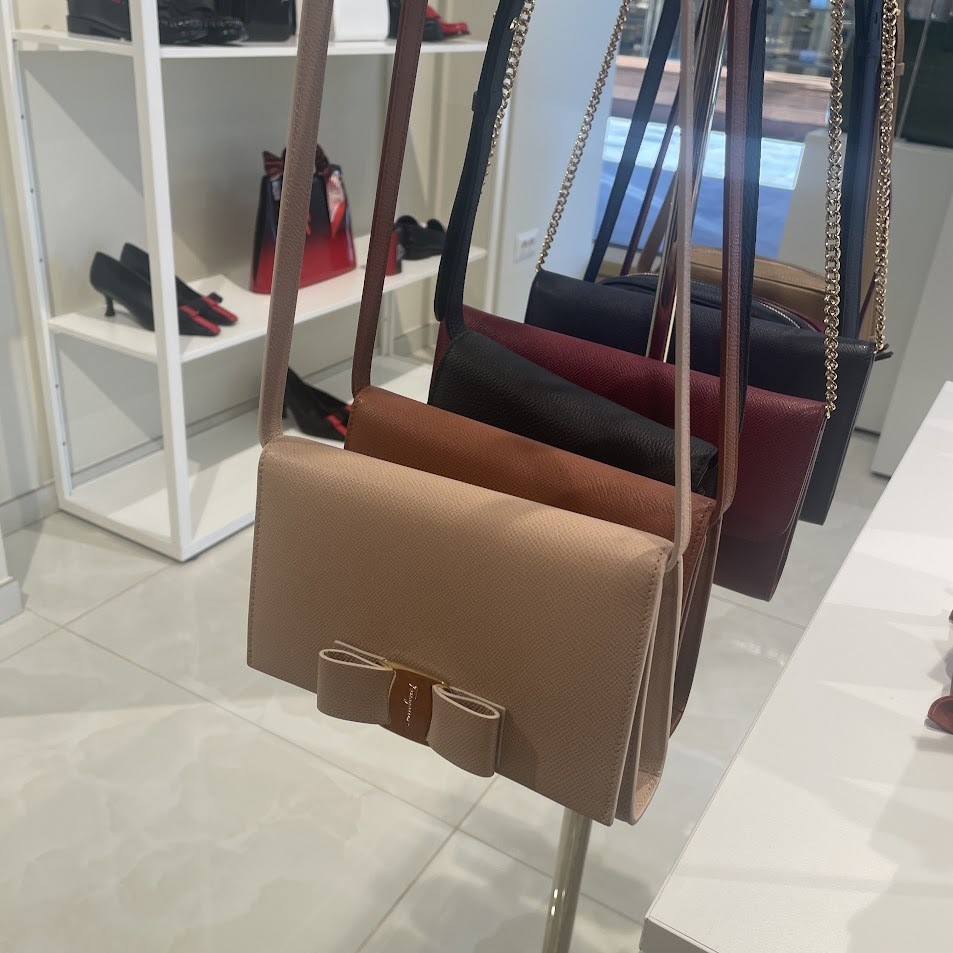 Ferragamo AMARETTI リボン ショルダーバッグ