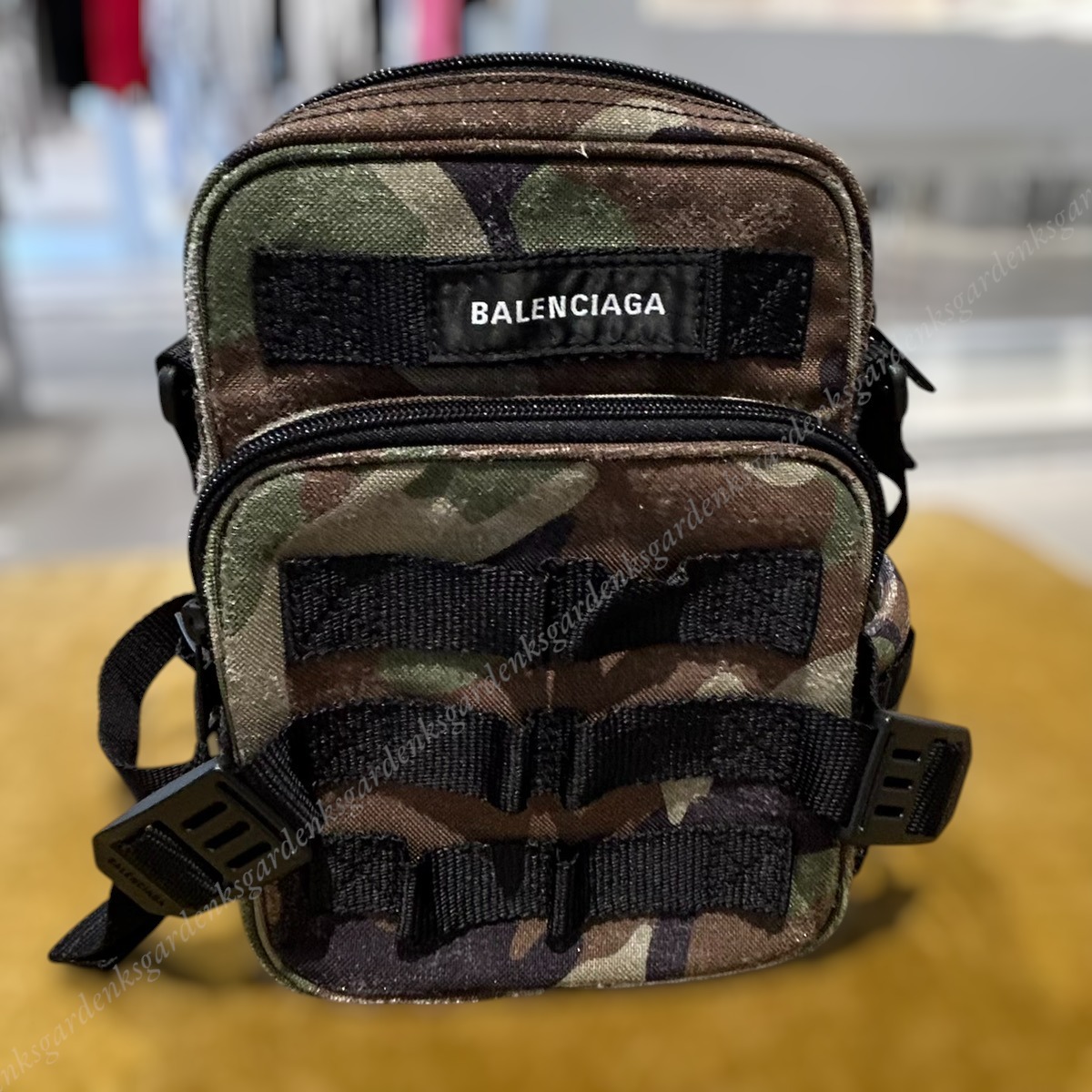 すぐ届く！BALENCIAGA ARMY クロスボティ メッセンジャーバッグ