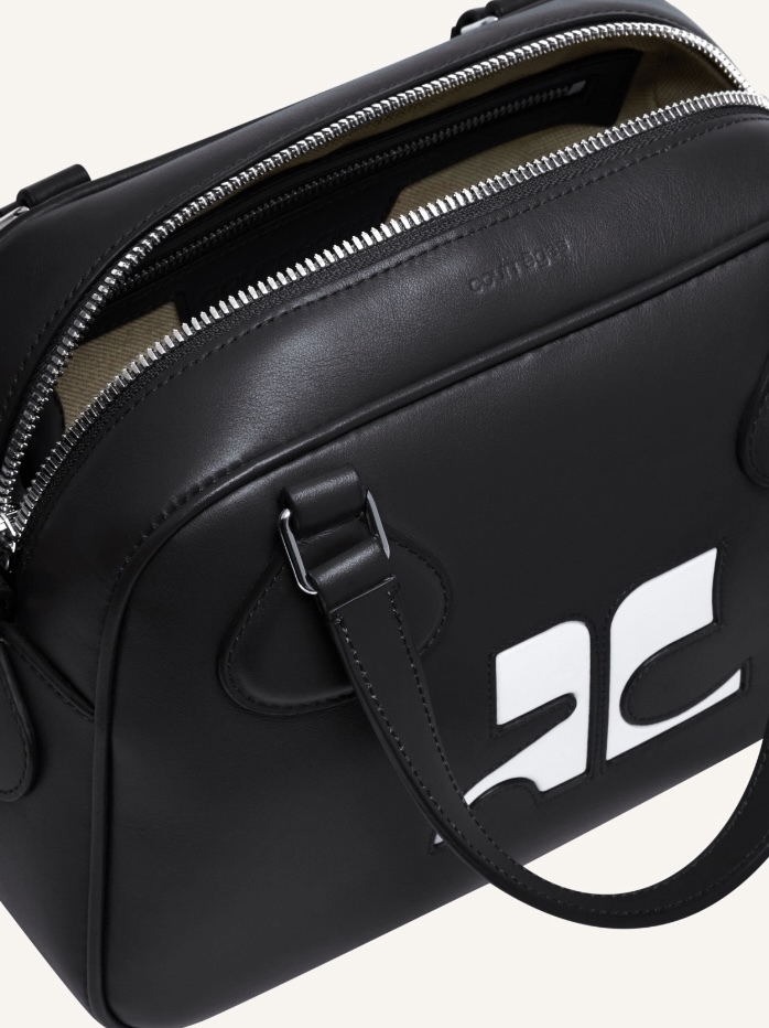 新作《Courreges》REEDITION LEATHER BOWLING BAG 人気♪