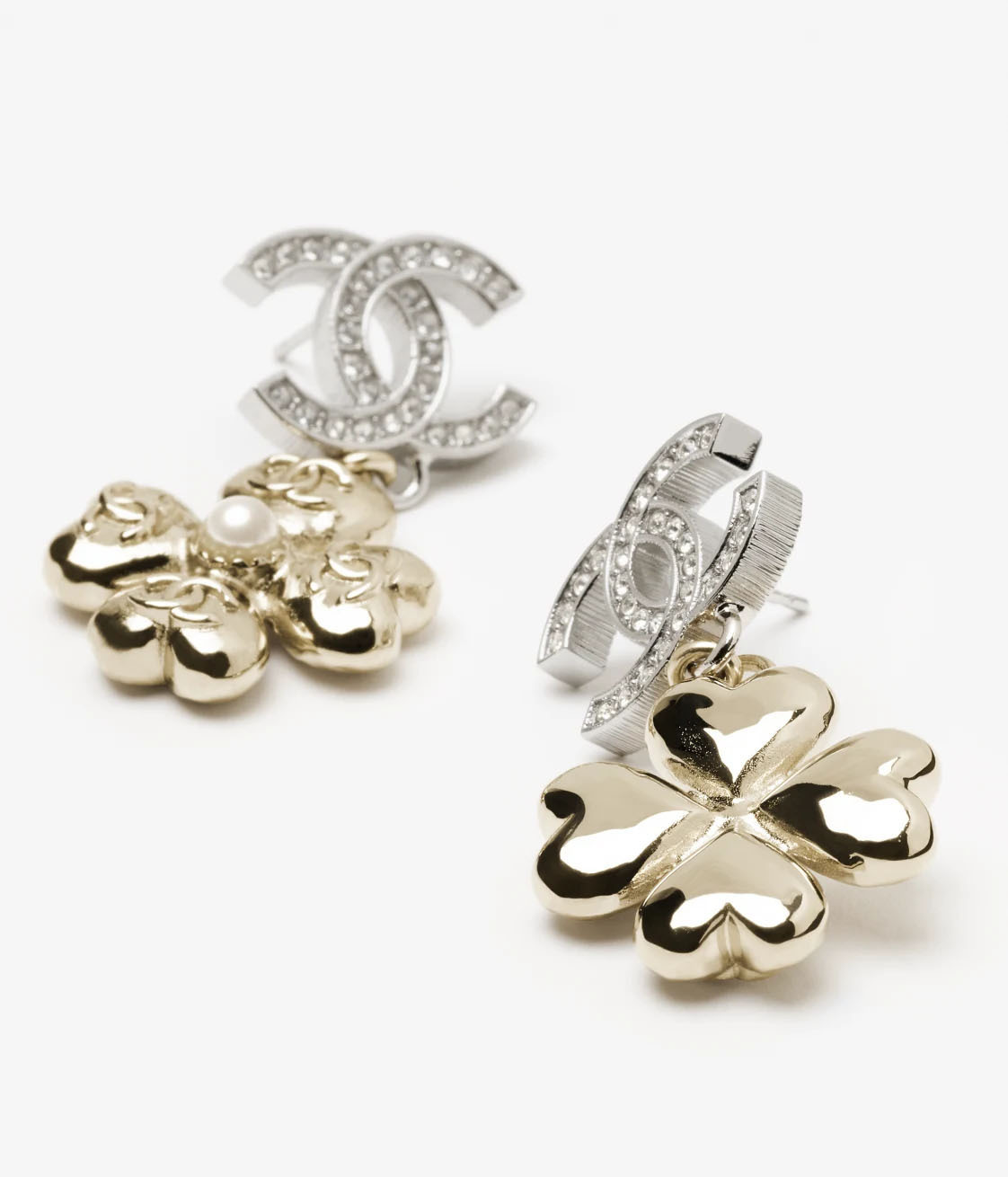 極小入荷】CHANEL 秋冬メイン限定 CCマークxクローバー ピアス