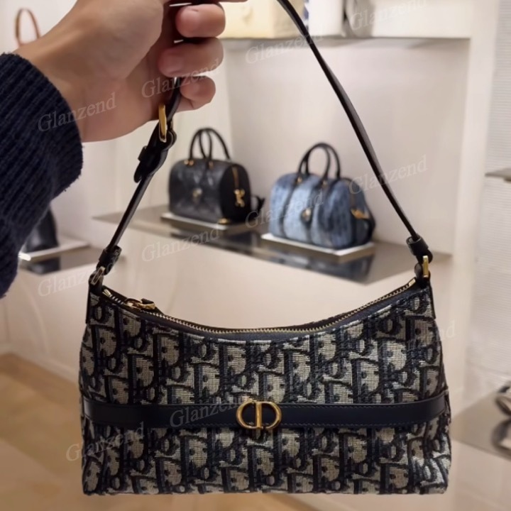 【コーデを格上げ】Dior ショルダー ホーボーバッグ スモール Dior ディオール ショルダーバッグ Vibeスモールホーボーバッグ