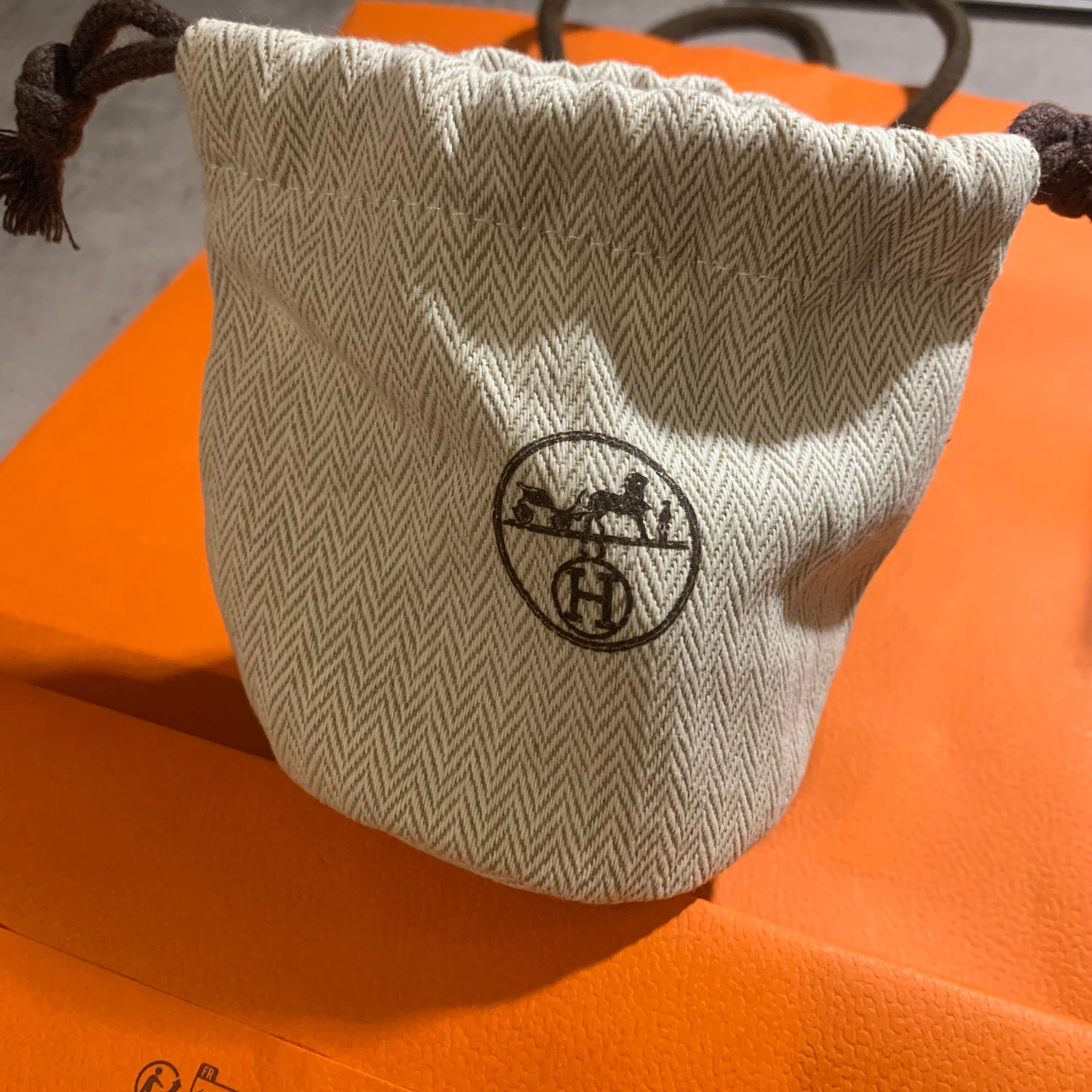 【未入荷】HERMES レザーブレスレット《コリエ・ド・シアン》
