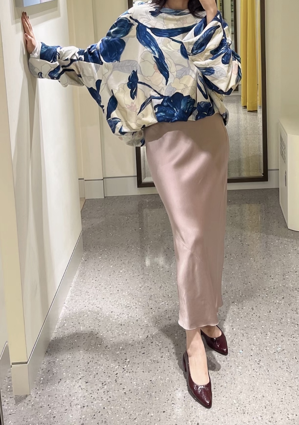 セットアップも素敵《DRIES VAN NOTEN》フローラルスゥエット