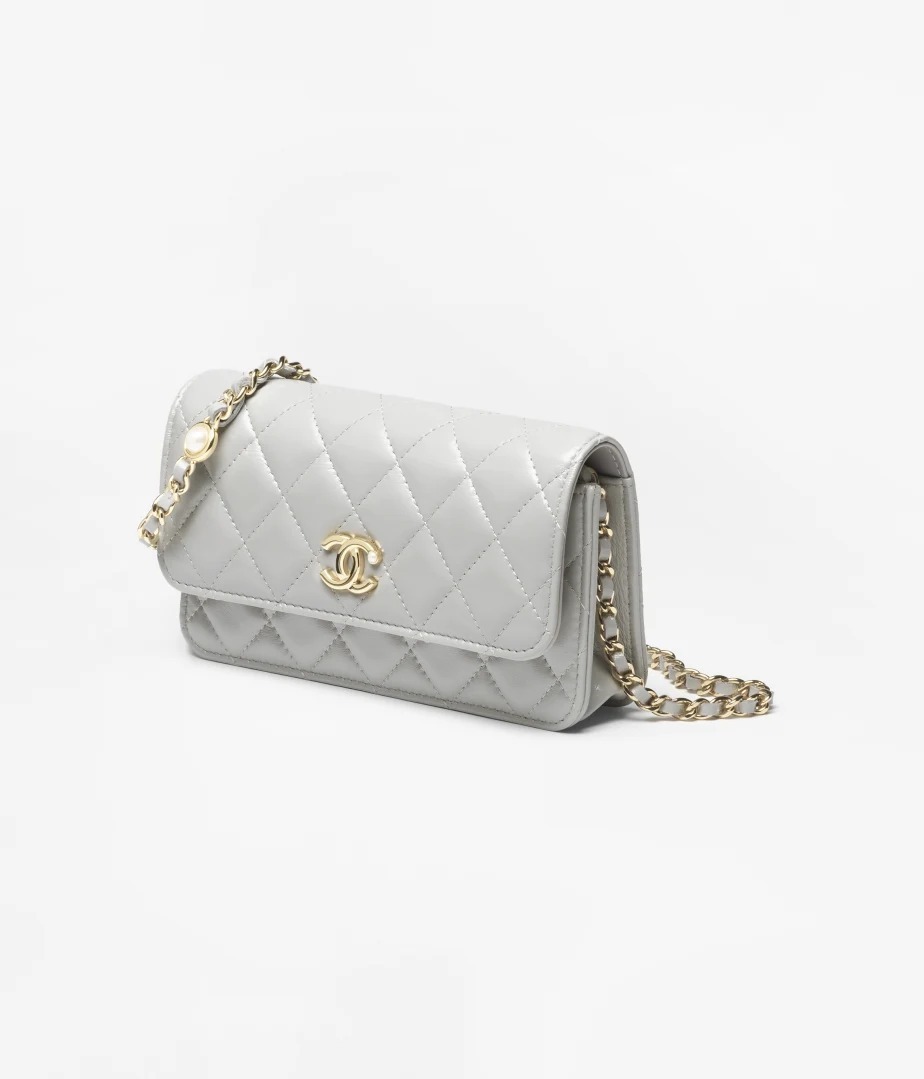 《24K》淡いカラー♪【CHANEL】シャネル フラップフォンケース